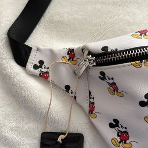 DISNEY Loungefly Fannypack
